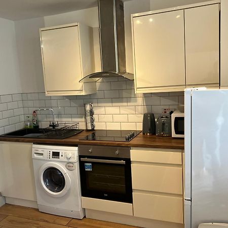 Ferienwohnung Cairo Street Ground Floor Warrington Exterior foto